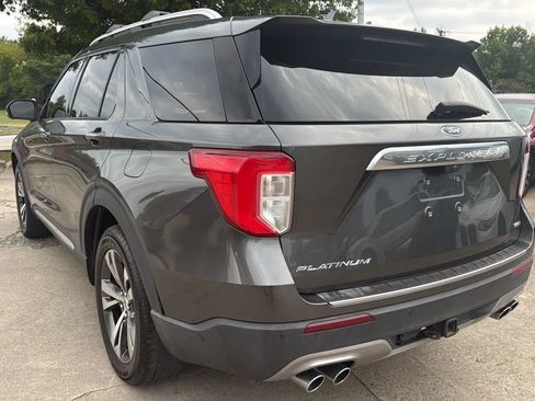 Used 2020 Ford Explorer Platinum w/ Premium Technology Package AWD/4WD image 3