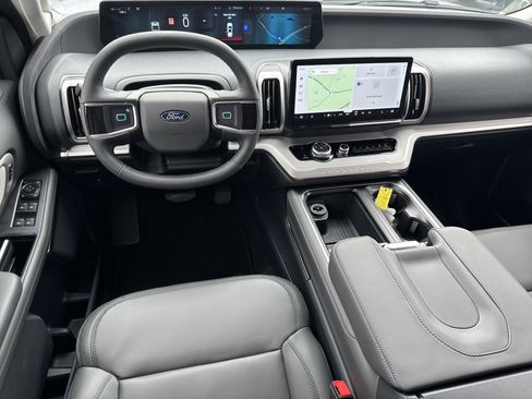 New 2026 Ford Expedition Active image 22