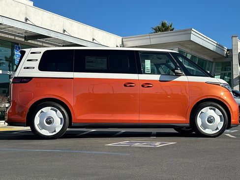 New 2025 Volkswagen ID. Buzz 1st Edition image 4
