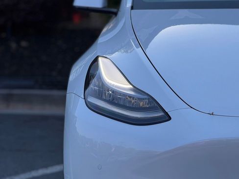 Used 2021 Tesla Model Y Long Range image 4