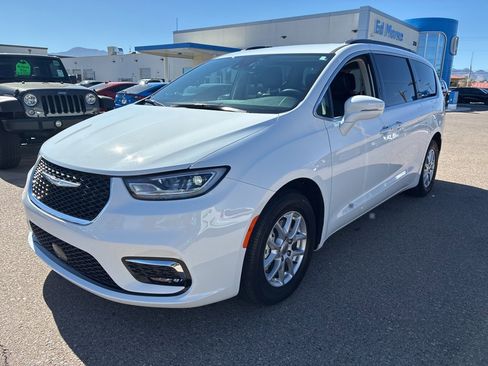 Used 2022 Chrysler Pacifica Touring-L image 1