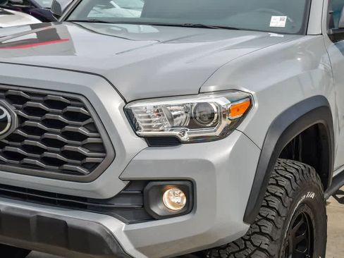 Used 2021 Toyota Tacoma TRD Off-Road w/ Technology Package image 5