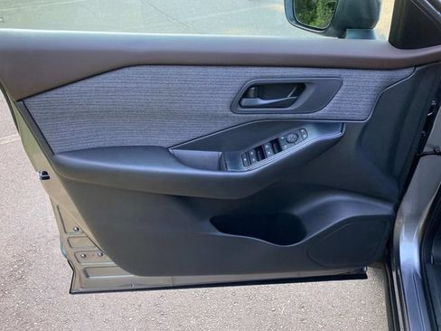Used 2023 Nissan Rogue S FWD image 12