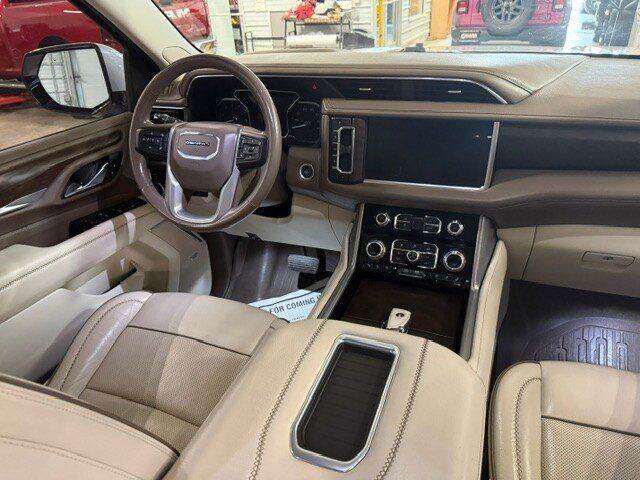 Used 2021 GMC Yukon XL Denali AWD/4WD image 22