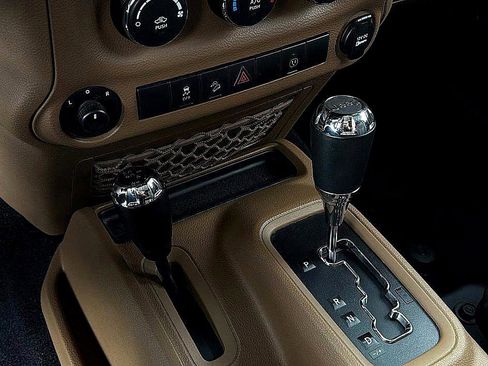 Used 2017 Jeep Wrangler Unlimited Rubicon w/ Connectivity Group image 20