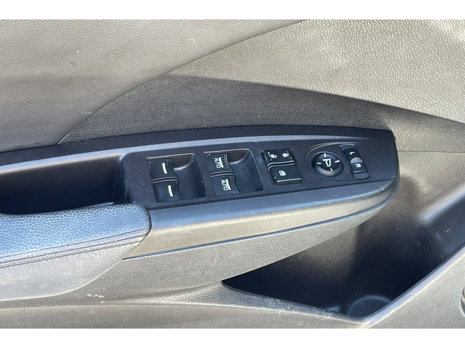 Used 2017 Acura RDX w/ AcuraWatch Plus Package FWD image 13