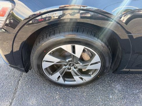 Used 2022 Audi e-tron Premium w/ Towing Package AWD/4WD image 12