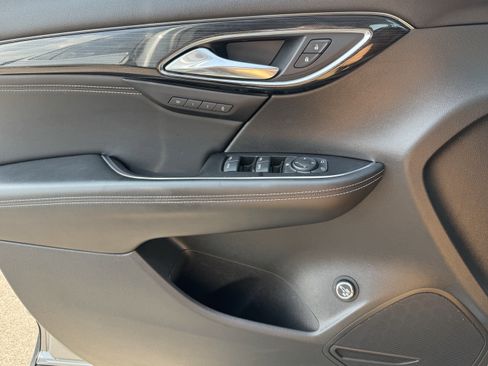 Used 2023 Buick Envision Essence image 8