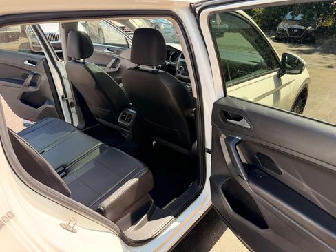 Used 2019 Volkswagen Tiguan SE w/ Panoramic Sunroof Package AWD/4WD image 11