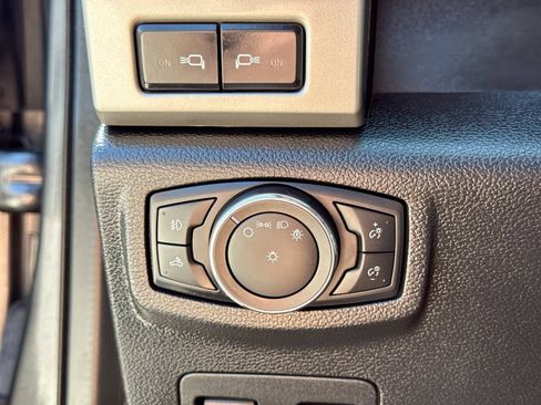 Used 2020 Ford F150 Lariat w/ Equipment Group 502A Luxury AWD/4WD image 32