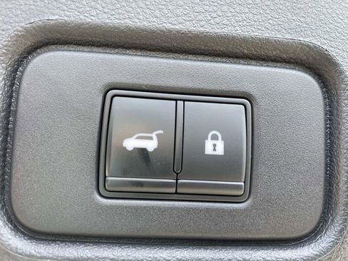 Used 2022 Nissan Pathfinder SL w/ Cargo Package FWD image 9