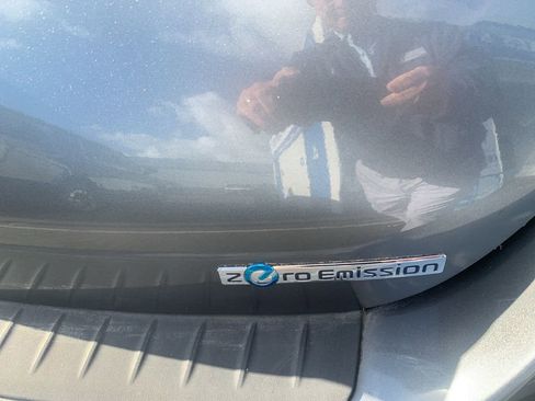 Used 2015 Nissan Leaf SL w/ Premium Package image 8