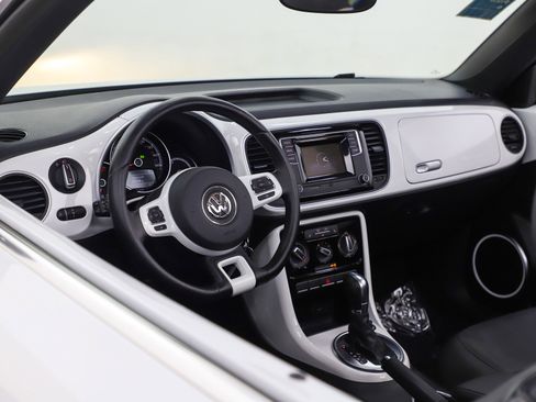 Used 2019 Volkswagen Beetle 2.0T SE image 16