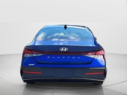 Used 2024 Hyundai Elantra SE FWD image 7