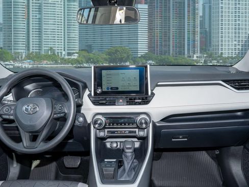 Used 2025 Toyota RAV4 XLE w/ Convenience Package image 21