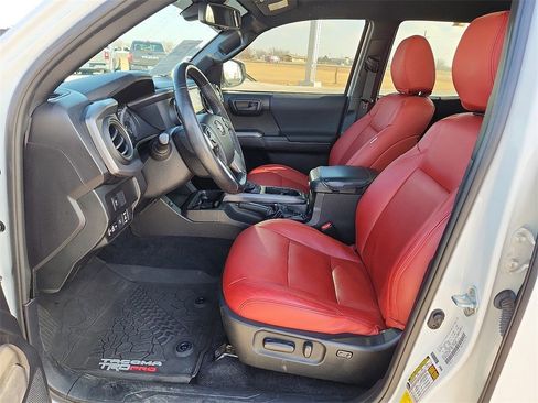 Used 2021 Toyota Tacoma TRD Off-Road w/ Technology Package image 13