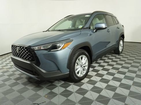 Used 2023 Toyota Corolla Cross LE FWD image 3