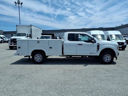 New 2026 Ford F350 XL w/ XL Chrome Package AWD/4WD image 3