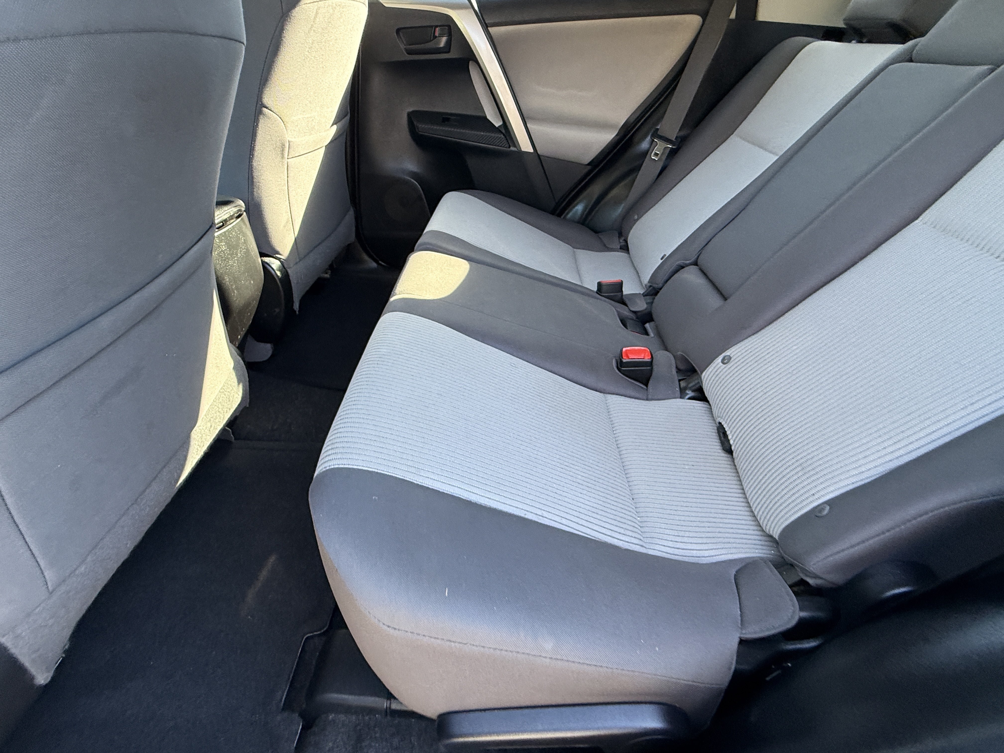 Used 2015 Toyota RAV4 LE AWD/4WD image 16