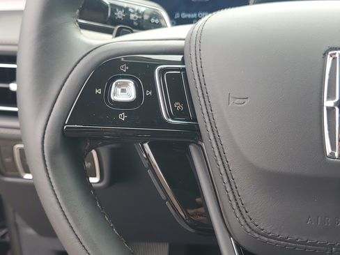 New 2026 Lincoln Aviator AWD image 14