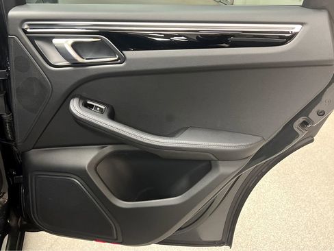 Used 2023 Porsche Macan Turbo image 21