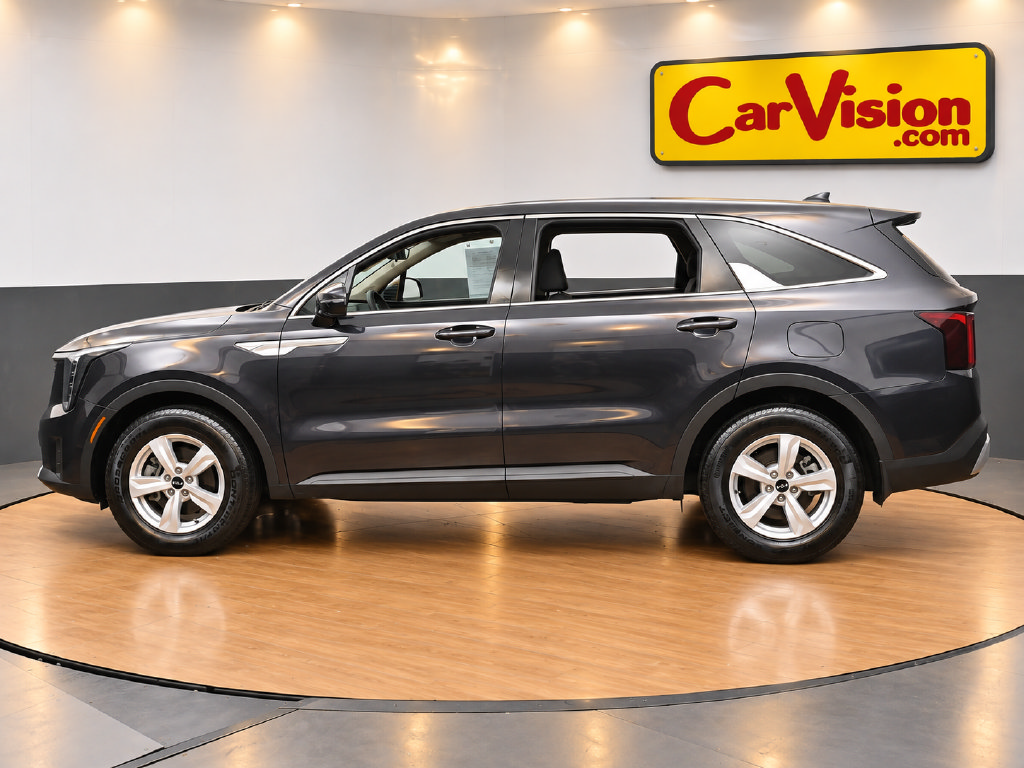 Used 2025 Kia Sorento LX FWD image 4