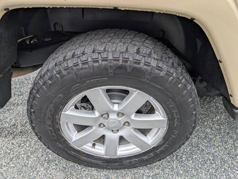 Used 2012 Jeep Wrangler Unlimited Sahara AWD/4WD image 6