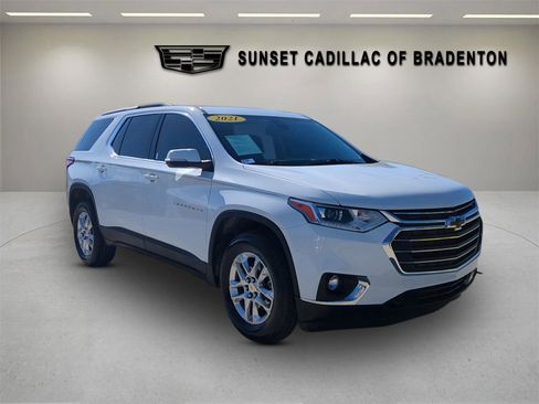 Used 2021 Chevrolet Traverse LT image 1