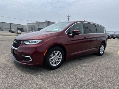 Used 2023 Chrysler Pacifica Touring-L