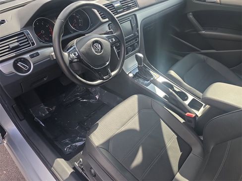 Used 2019 Volkswagen Passat 2.0T Wolfsburg w/ Wheels & Sunroof Package image 22