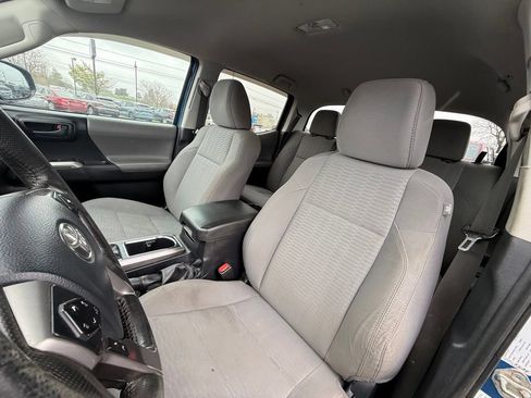 Used 2017 Toyota Tacoma SR5 AWD/4WD image 19