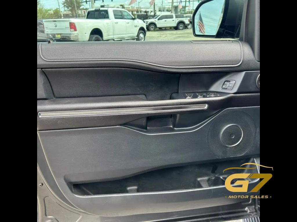 Used 2018 Ford Expedition XLT w/ Equipment Group 202A RWD image 17