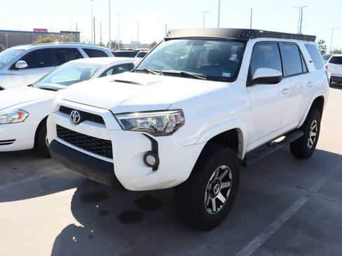 Used 2018 Toyota 4Runner TRD Off-Road image 5