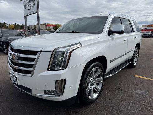 Used 2018 Cadillac Escalade Luxury image 7