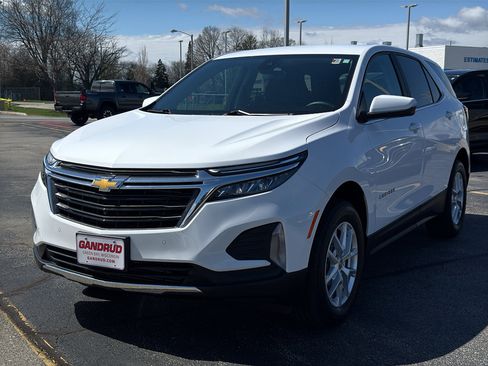 Used 2024 Chevrolet Equinox LT AWD/4WD image 2