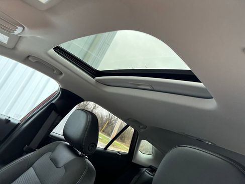 Used 2024 Chevrolet Trax LT w/ Sunroof Package image 40