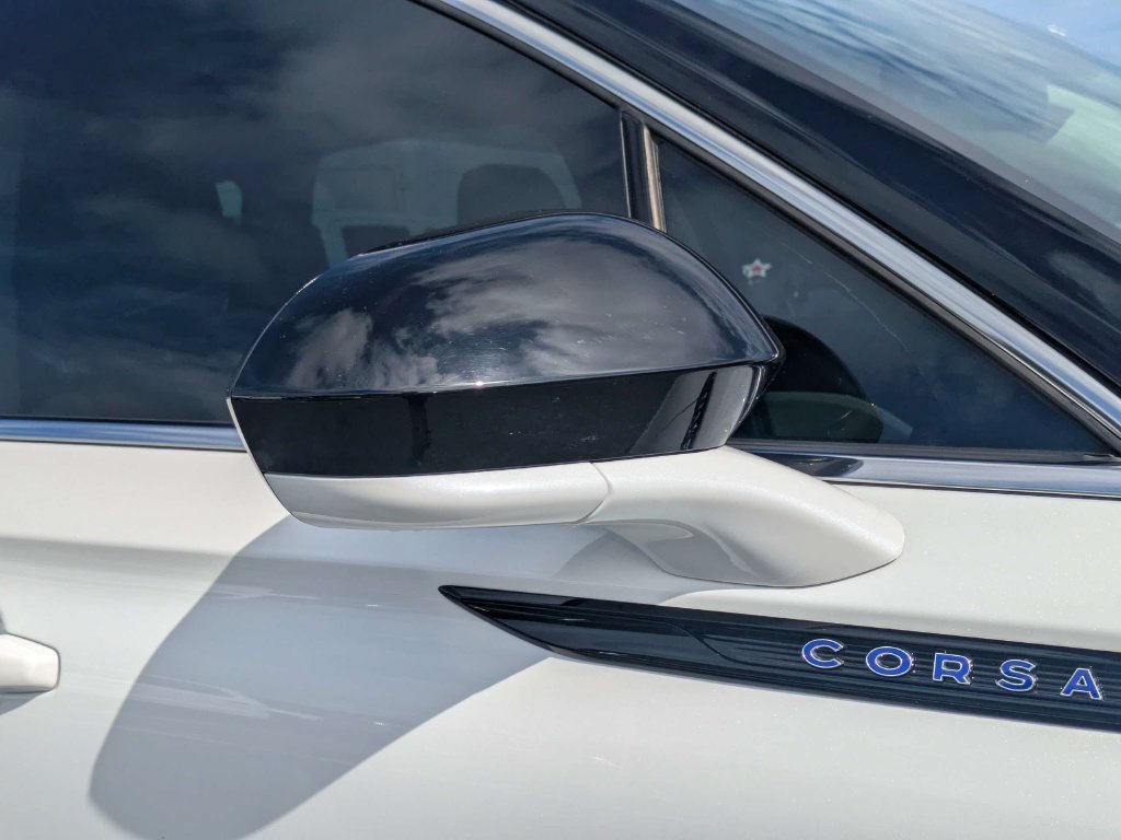 Used 2025 Lincoln Corsair Grand Touring AWD/4WD image 12