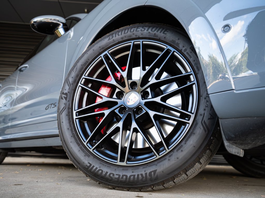 Certified 2025 Porsche Cayenne GTS AWD/4WD image 12