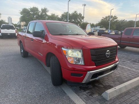 Used 2022 Nissan Titan SV RWD image 14