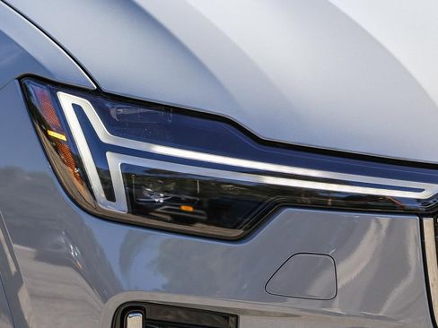 New 2025 Volvo XC90 B6 Plus w/ Protection Package Premier image 4