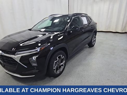 Used 2025 Chevrolet Trax LT w/ Driver Confidence Package FWD image 5