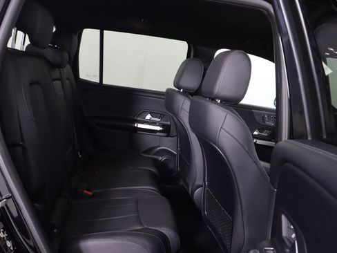 Used 2025 Mercedes-Benz GLB 250 4MATIC image 13