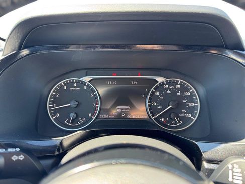 Used 2025 Nissan Pathfinder SL AWD/4WD image 16