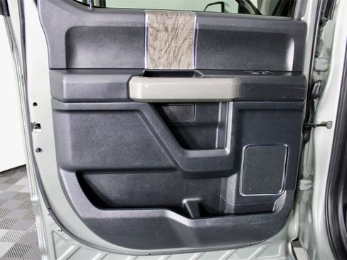 Used 2019 Ford F350 Lariat w/ Chrome Package image 33