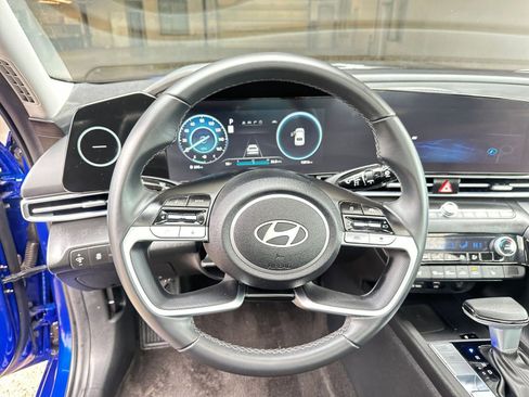 Used 2025 Hyundai Elantra SEL image 29