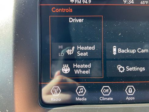 Used 2019 Jeep Cherokee Latitude Plus w/ Comfort/Convenience Group AWD/4WD image 10