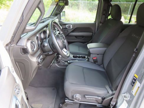 Used 2021 Jeep Wrangler Unlimited Sahara image 25