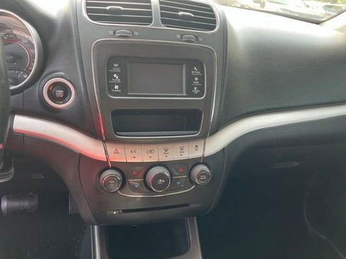 Used 2020 Dodge Journey SE w/ SE Popular Equipment Group FWD image 24