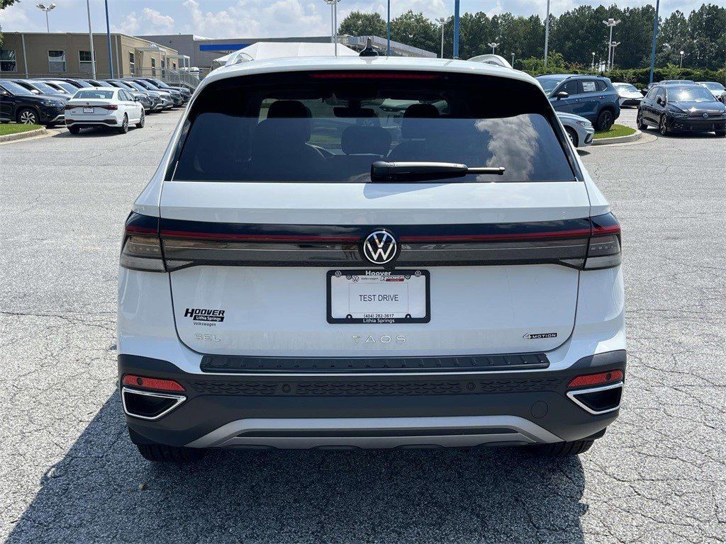 Used 2025 Volkswagen Taos SEL AWD/4WD image 5