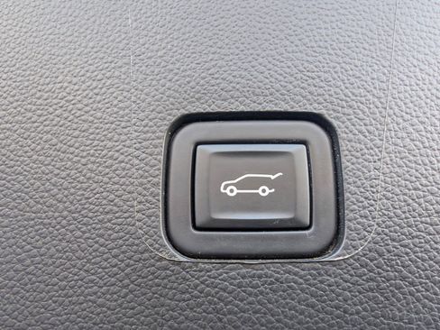 Certified 2023 Chevrolet Traverse LT w/ LT Premium Package image 35